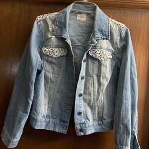 Harper distressed jean jacket size L